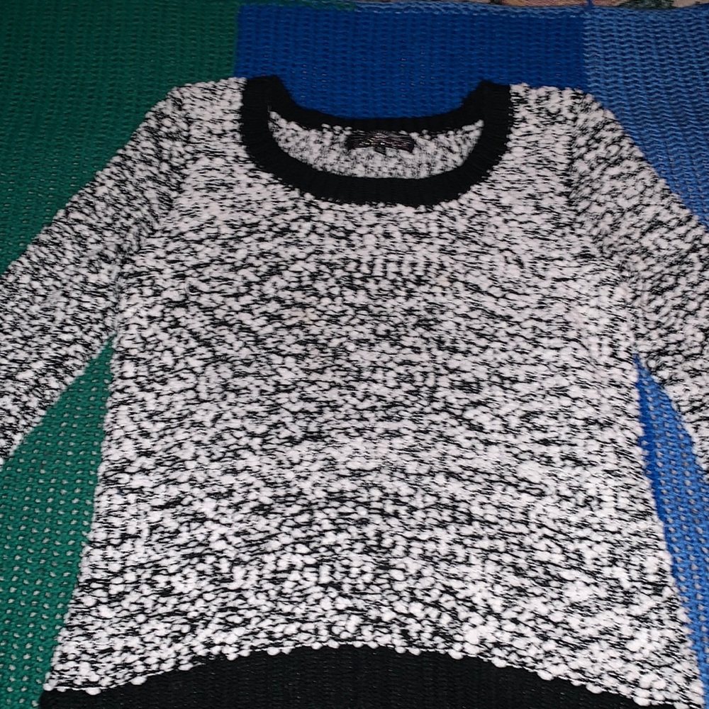 Almost famous size, medium, knitted sweater